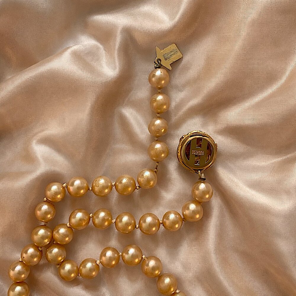 Estate‎ Vintage Signed 1940s-1960s Duchess Faux(?) Pearl Necklace Gold Tone Knot